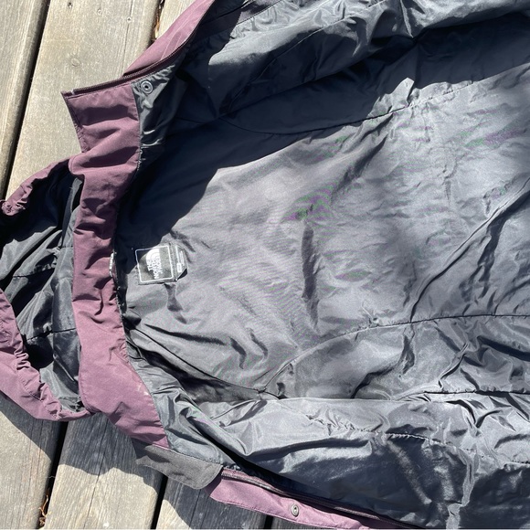 The North Face rain jacket women’s M in plum - Picture 6 of 7